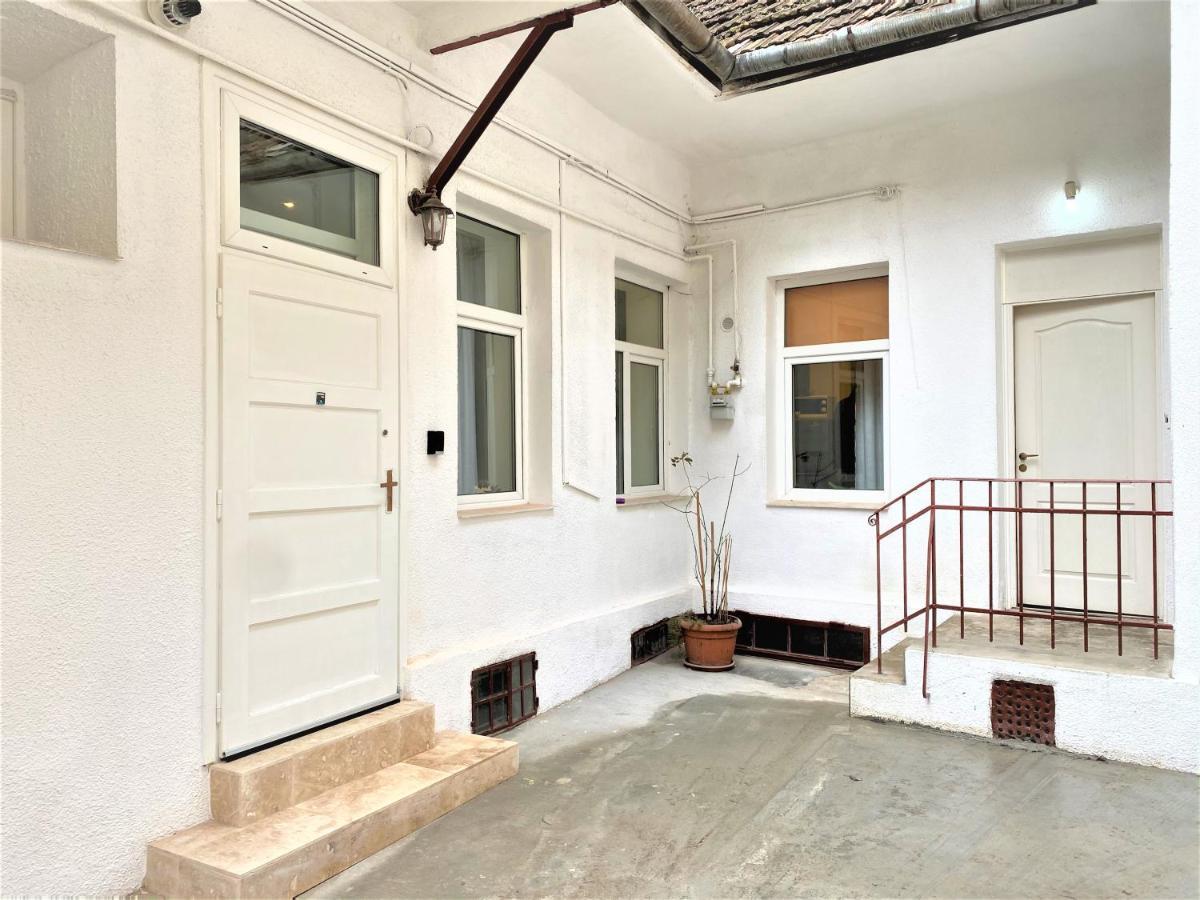 The Old Town Nest Apartment Брашов Екстериор снимка