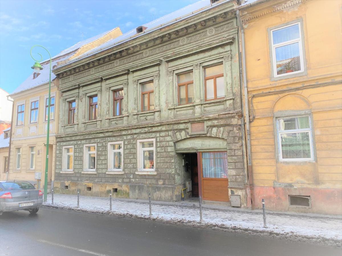 The Old Town Nest Apartment Брашов Екстериор снимка