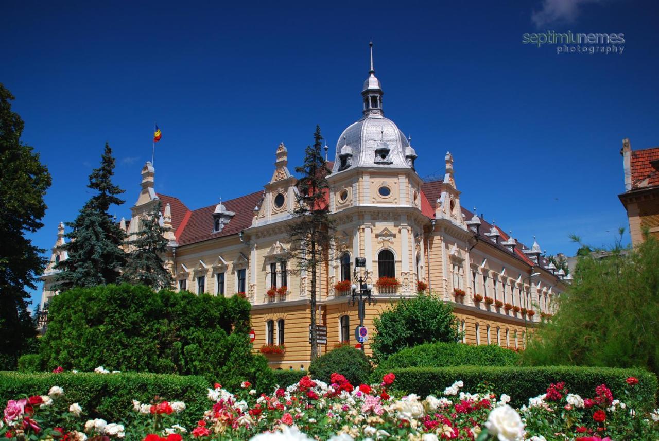 The Old Town Nest Apartment Брашов Екстериор снимка